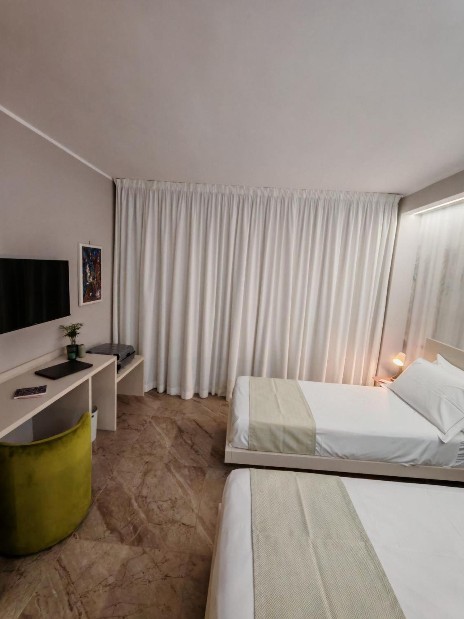 Effe4 Lovely Room Bari Bagian luar foto