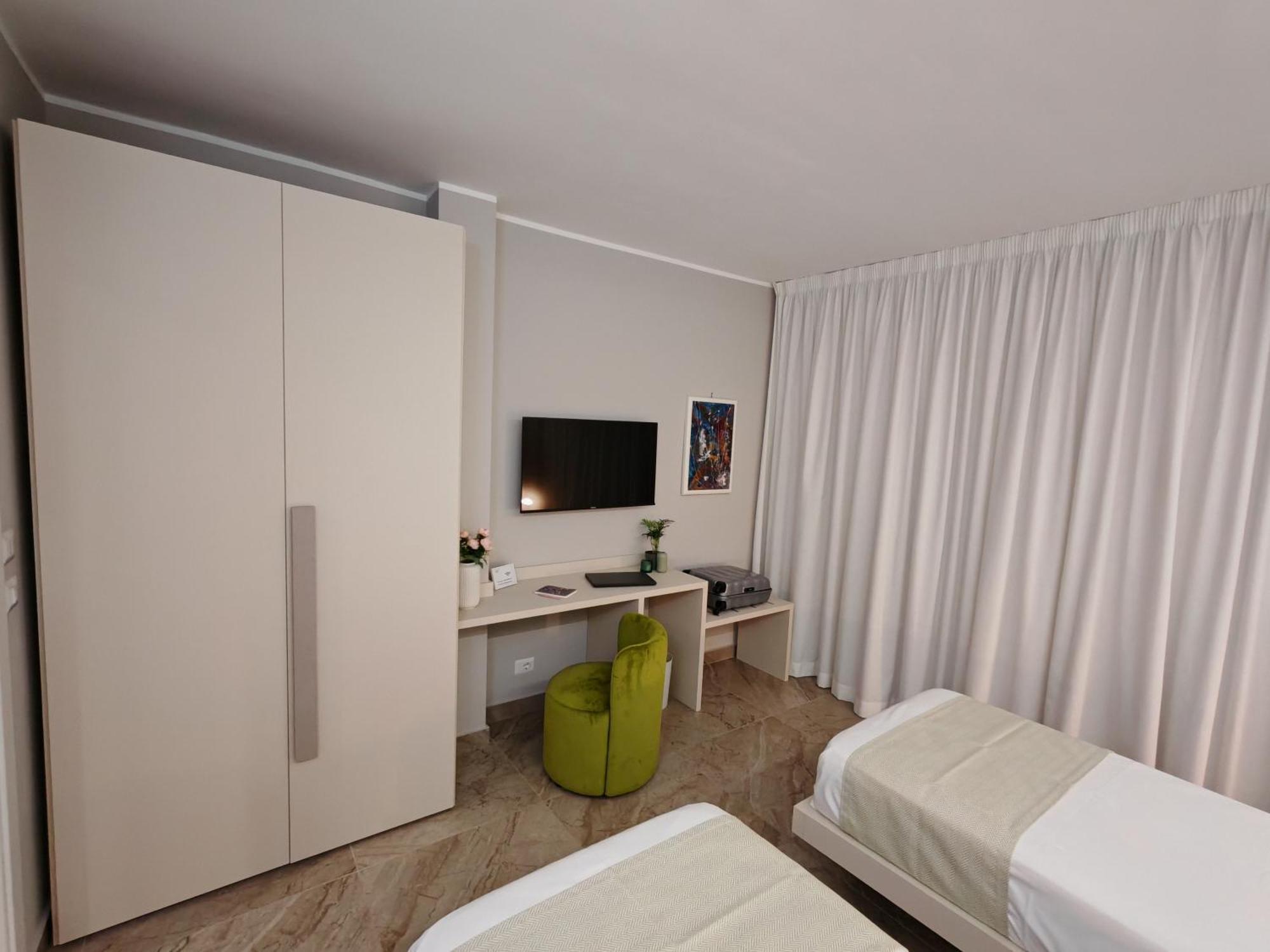Effe4 Lovely Room Bari Bagian luar foto