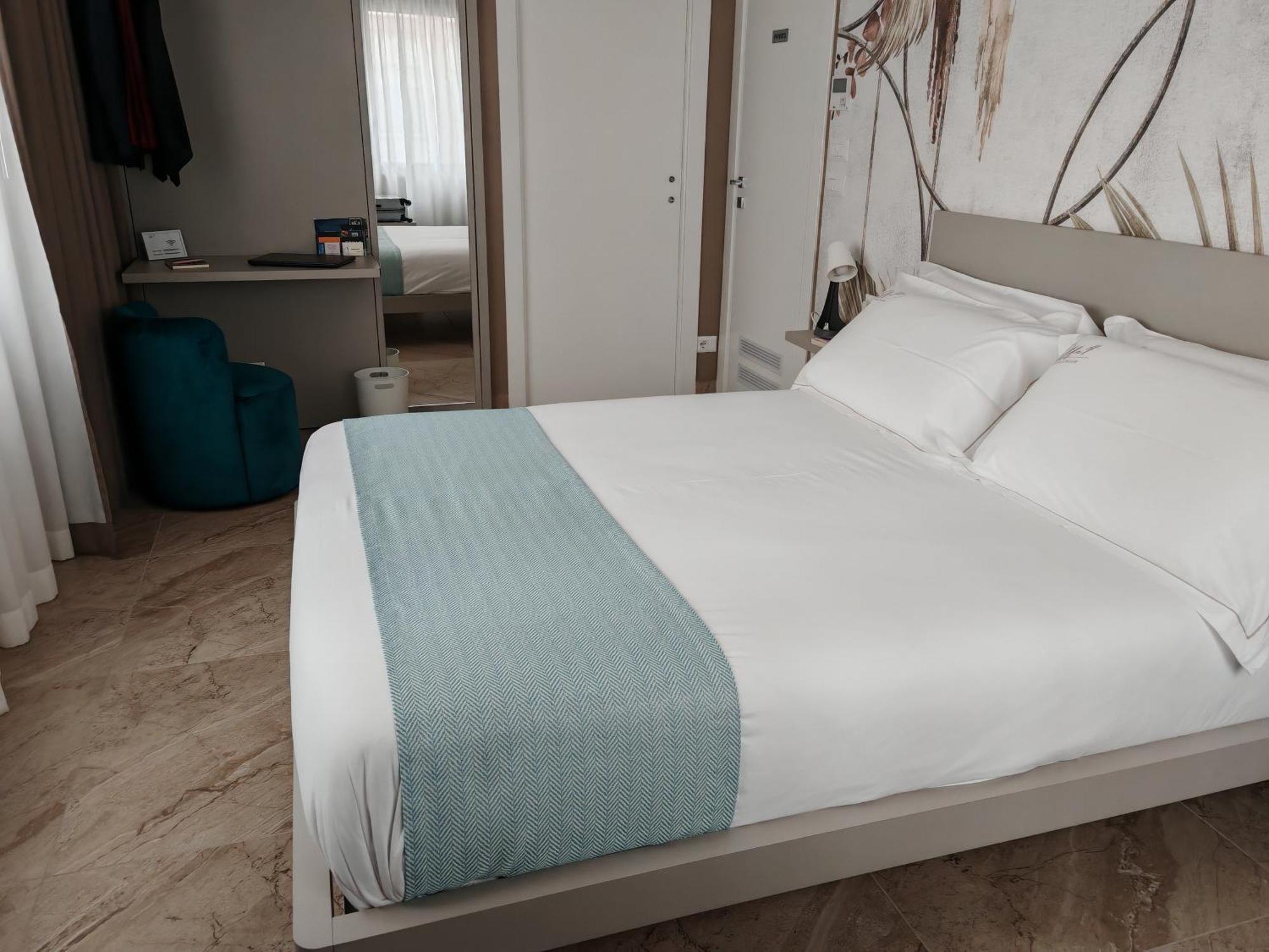 Effe4 Lovely Room Bari Bagian luar foto