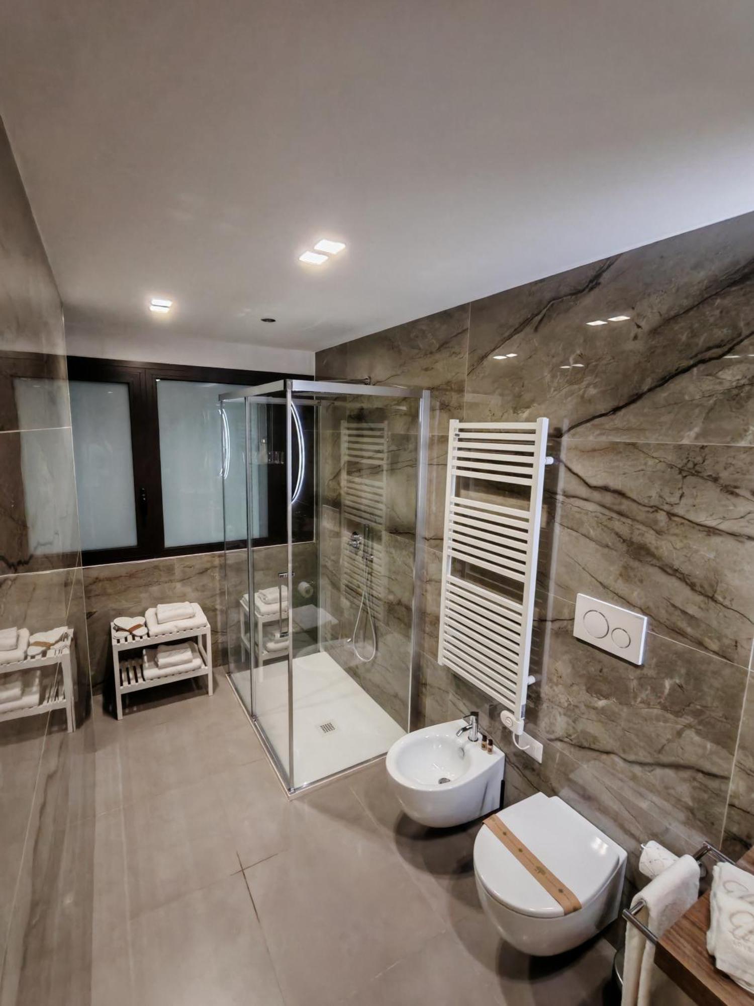 Effe4 Lovely Room Bari Bagian luar foto