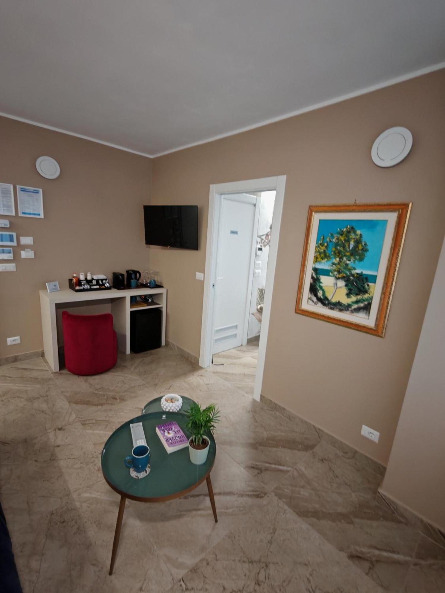 Effe4 Lovely Room Bari Bagian luar foto